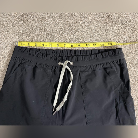 Vuori Miles Jogger in Black Size Medium Technical Pant Gorpcore Athleisure READ - Picture 13 of 16
